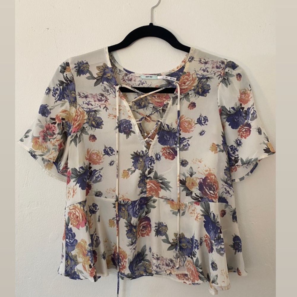 Kimchi Blue judy lace up floral flutter sleeve top.
